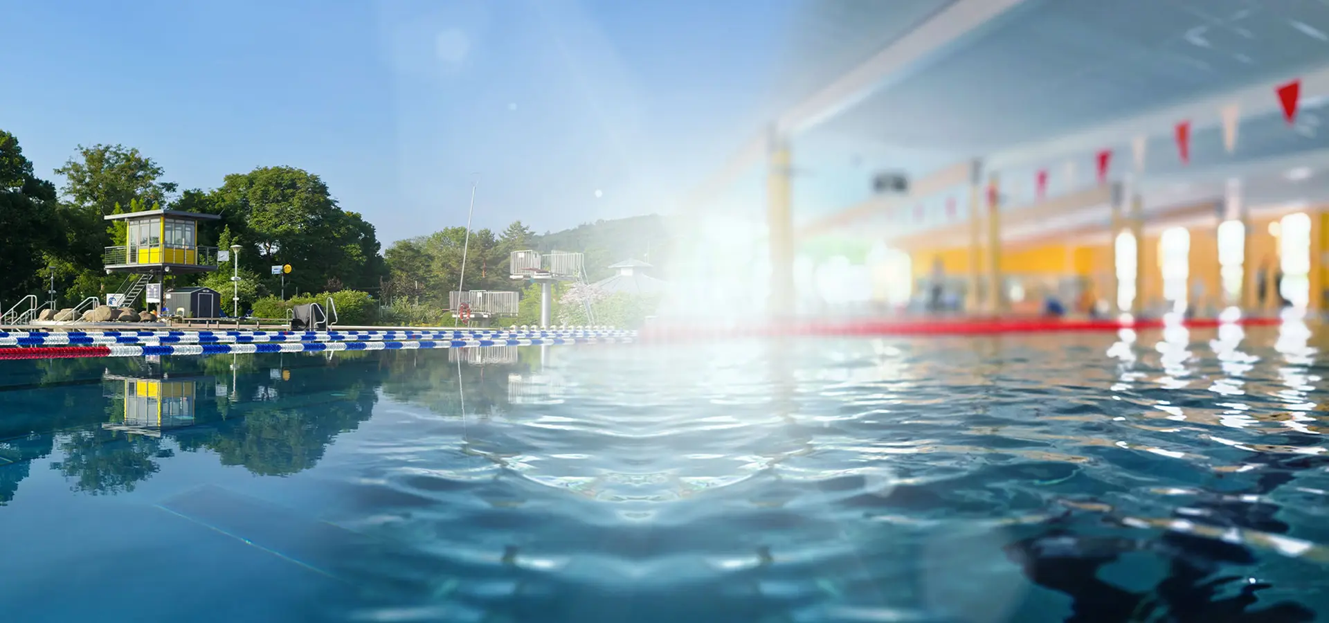 Blick auf Schwimmbahnen auf Wasserhöhe